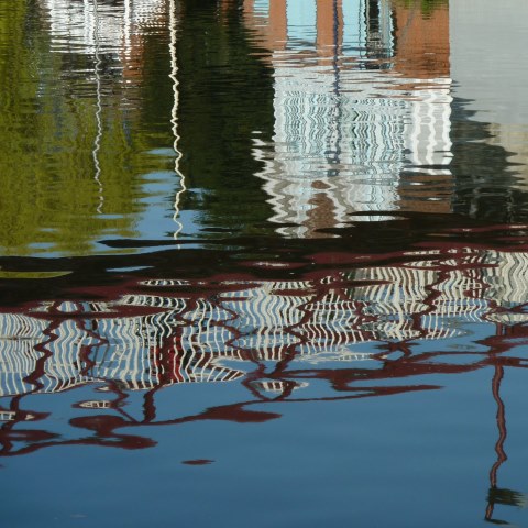 t00468: semi-abstract photo (reflections of bridge in Cambridge) by Ewart Shaw